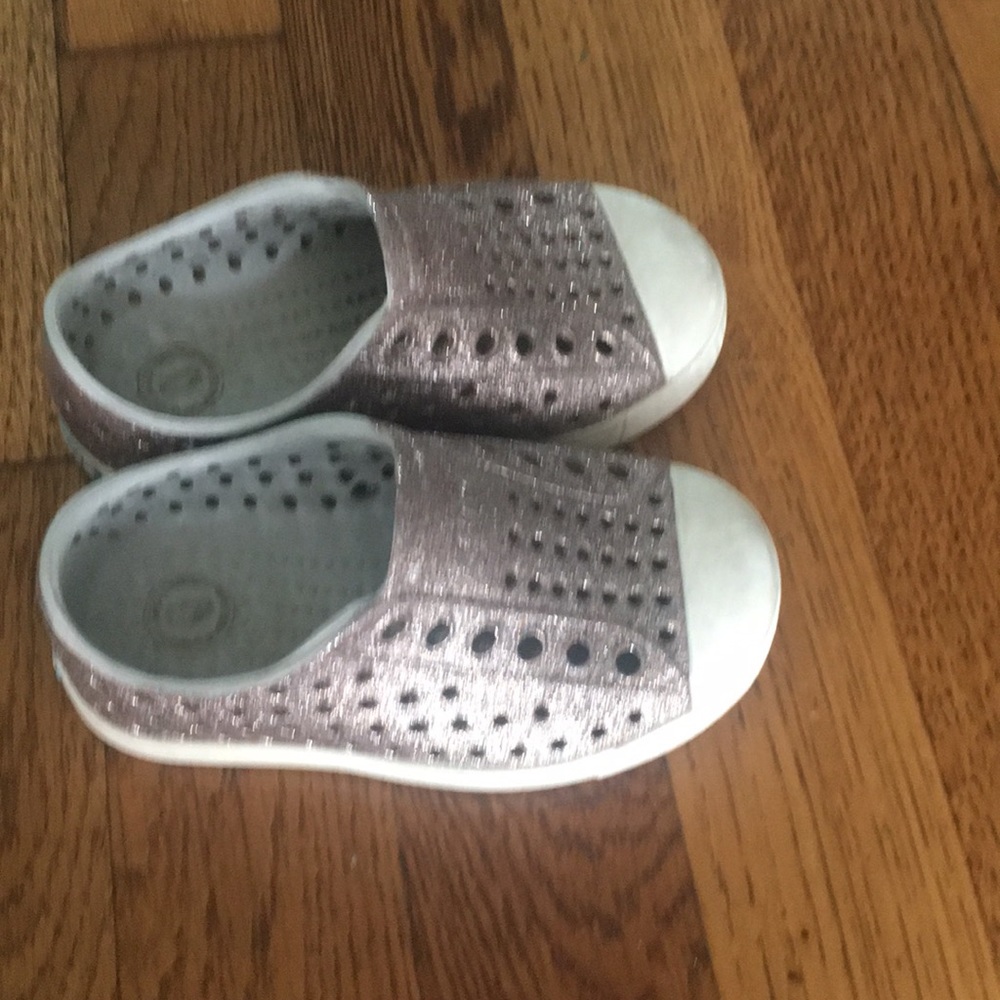 Native toddler girls